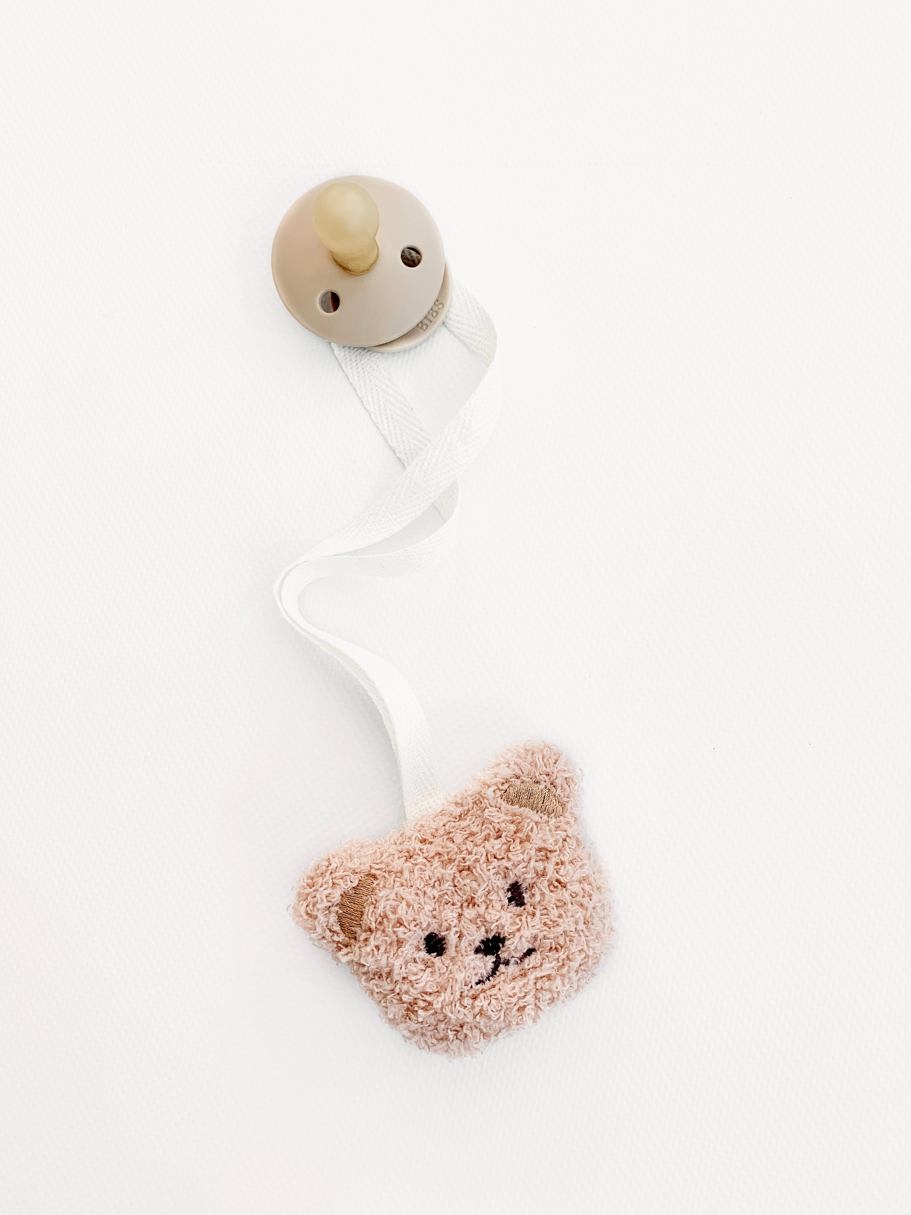 LITTLE BEAR PACIFIER CLIP | TAUPE