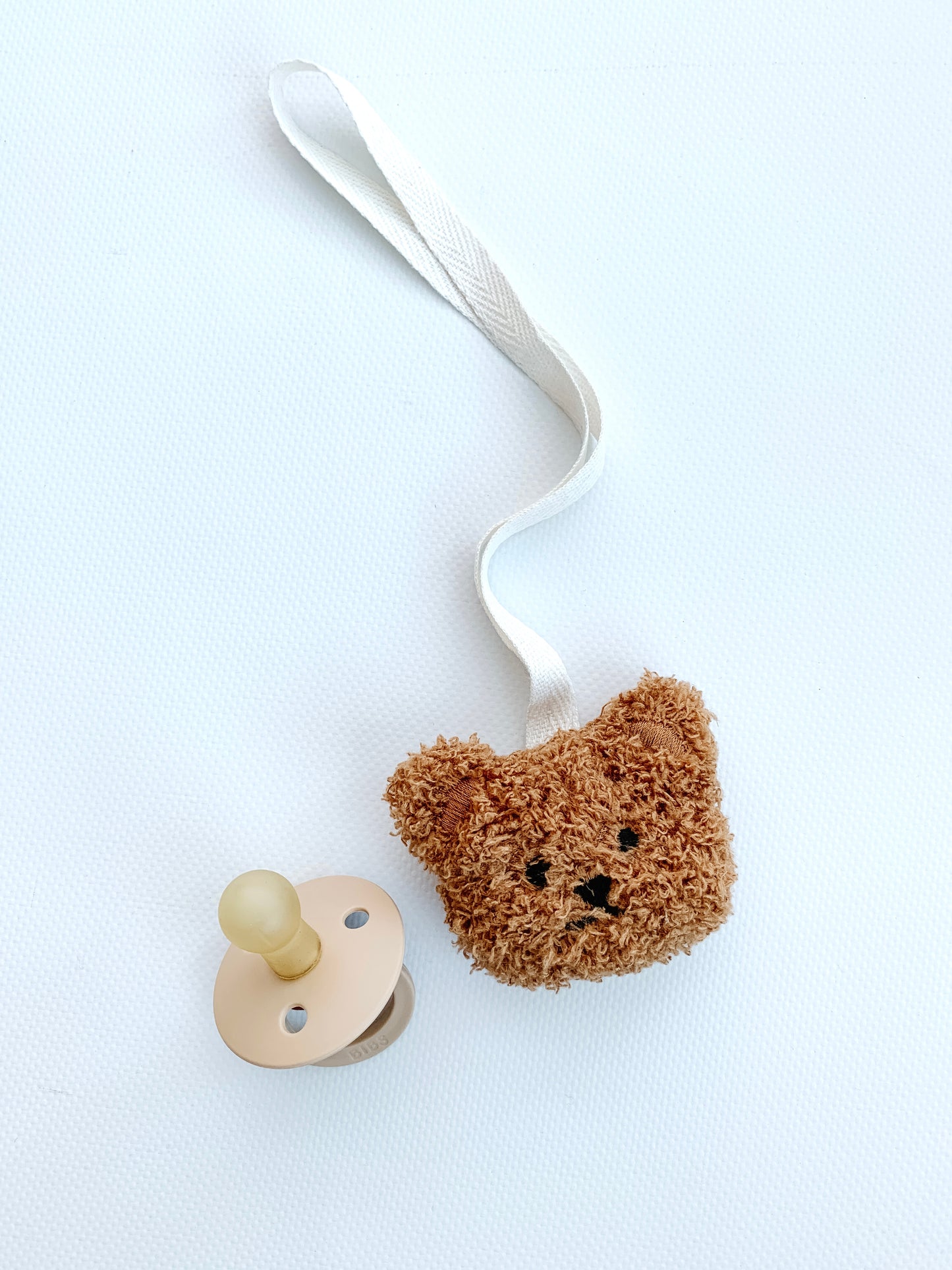 pacifier clip | little bear in mocha