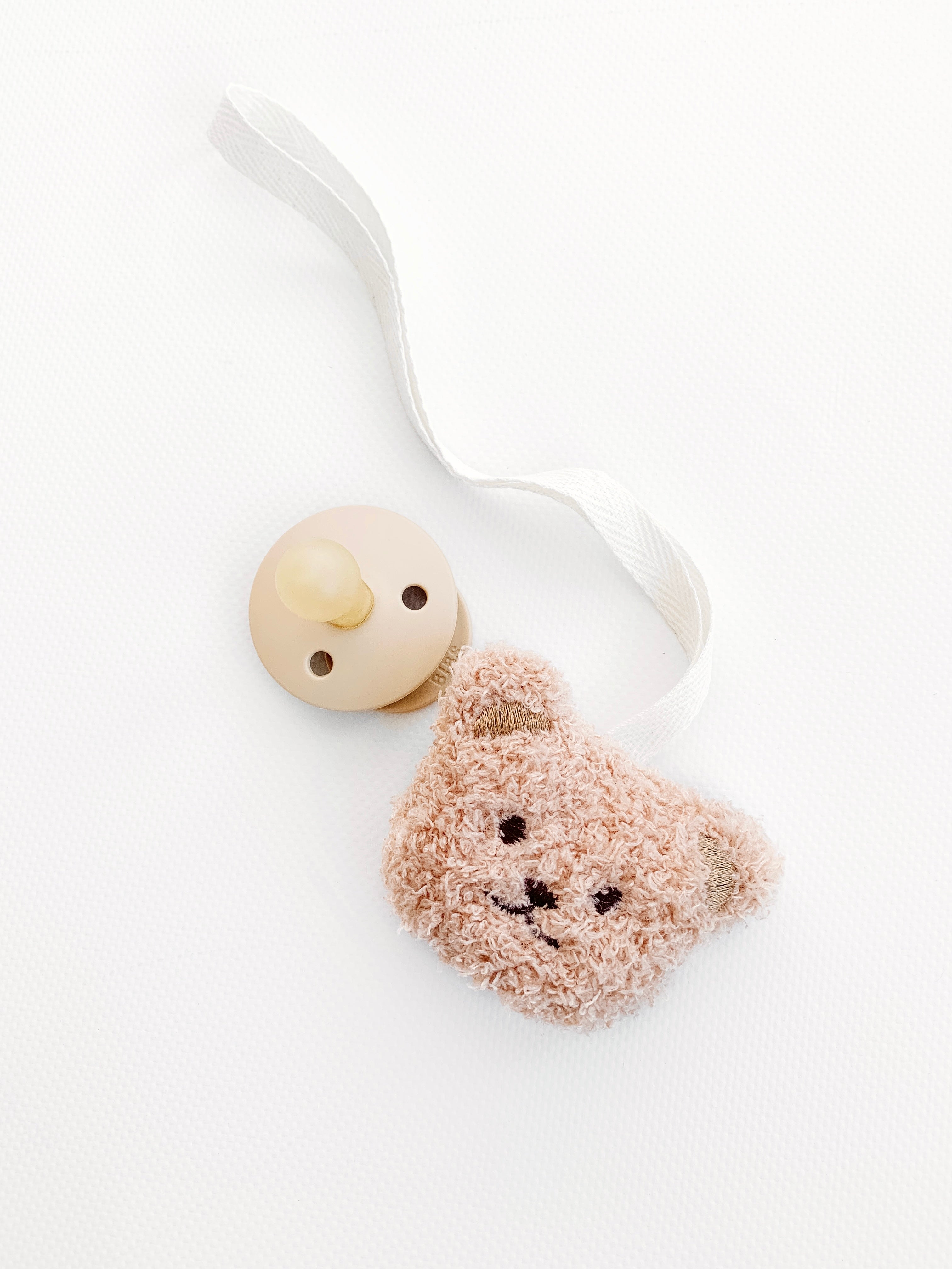 LITTLE BEAR PACIFIER CLIP | TAUPE