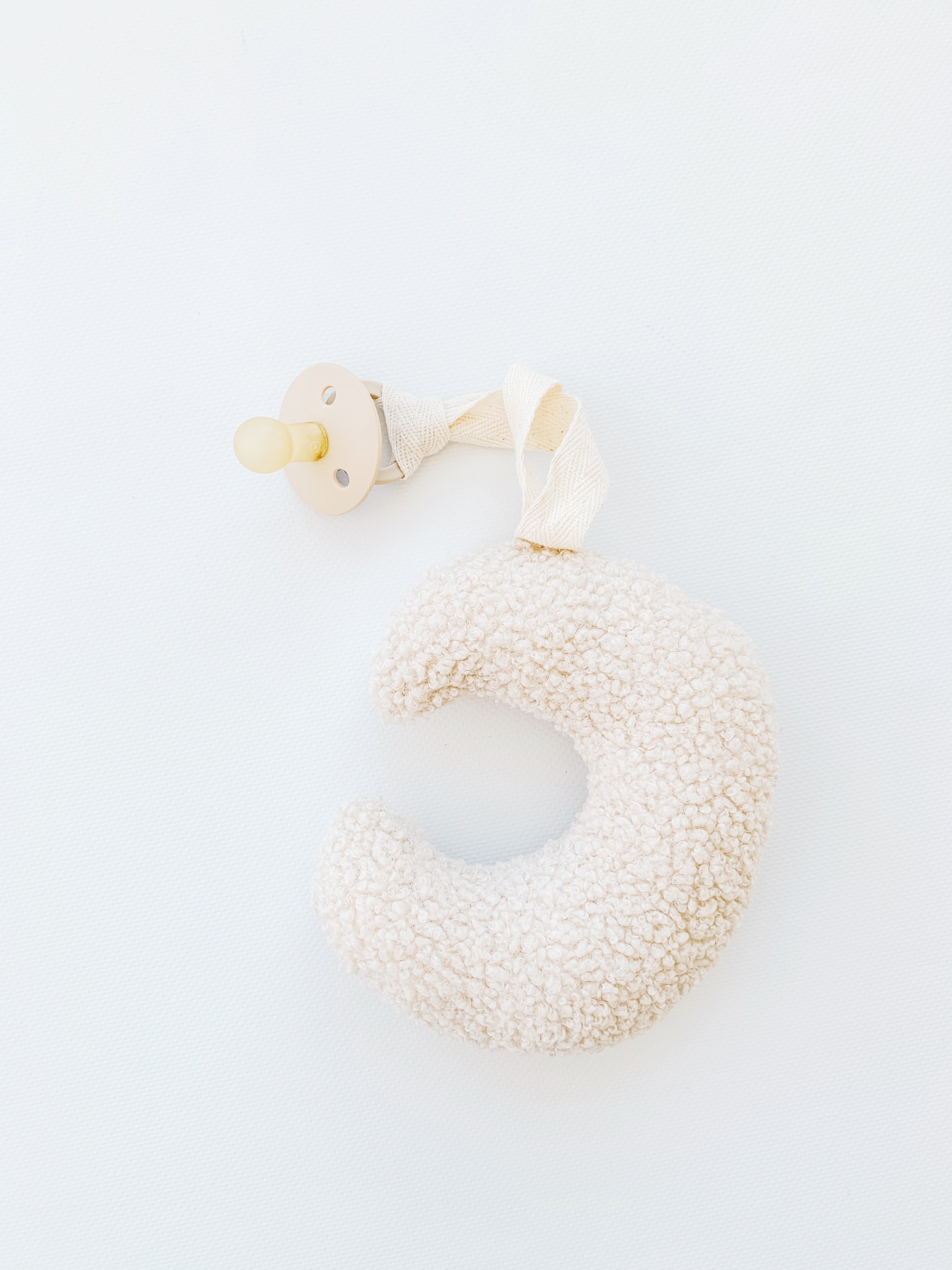 MOON PACIFIER CLIP | CREAM